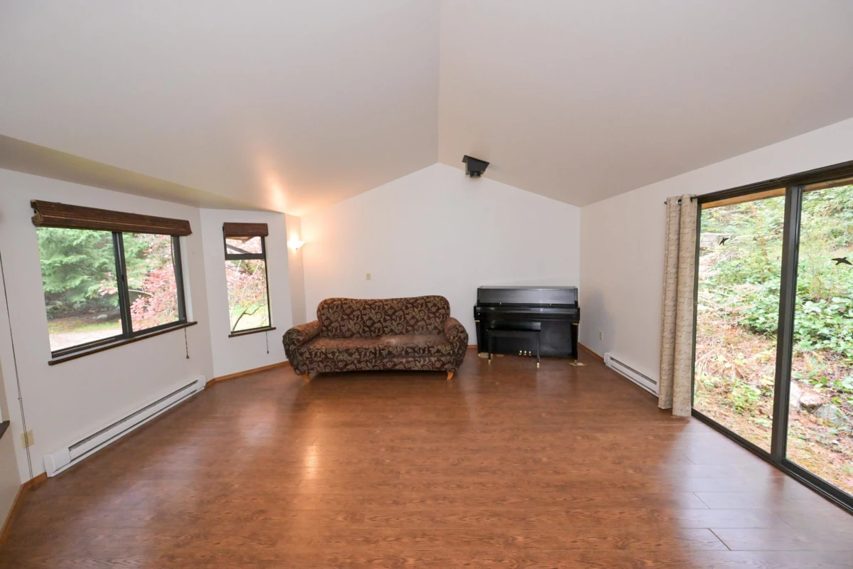 Kitchen Island Photo of 980 Woodley Road, Roberts Creek, BC
