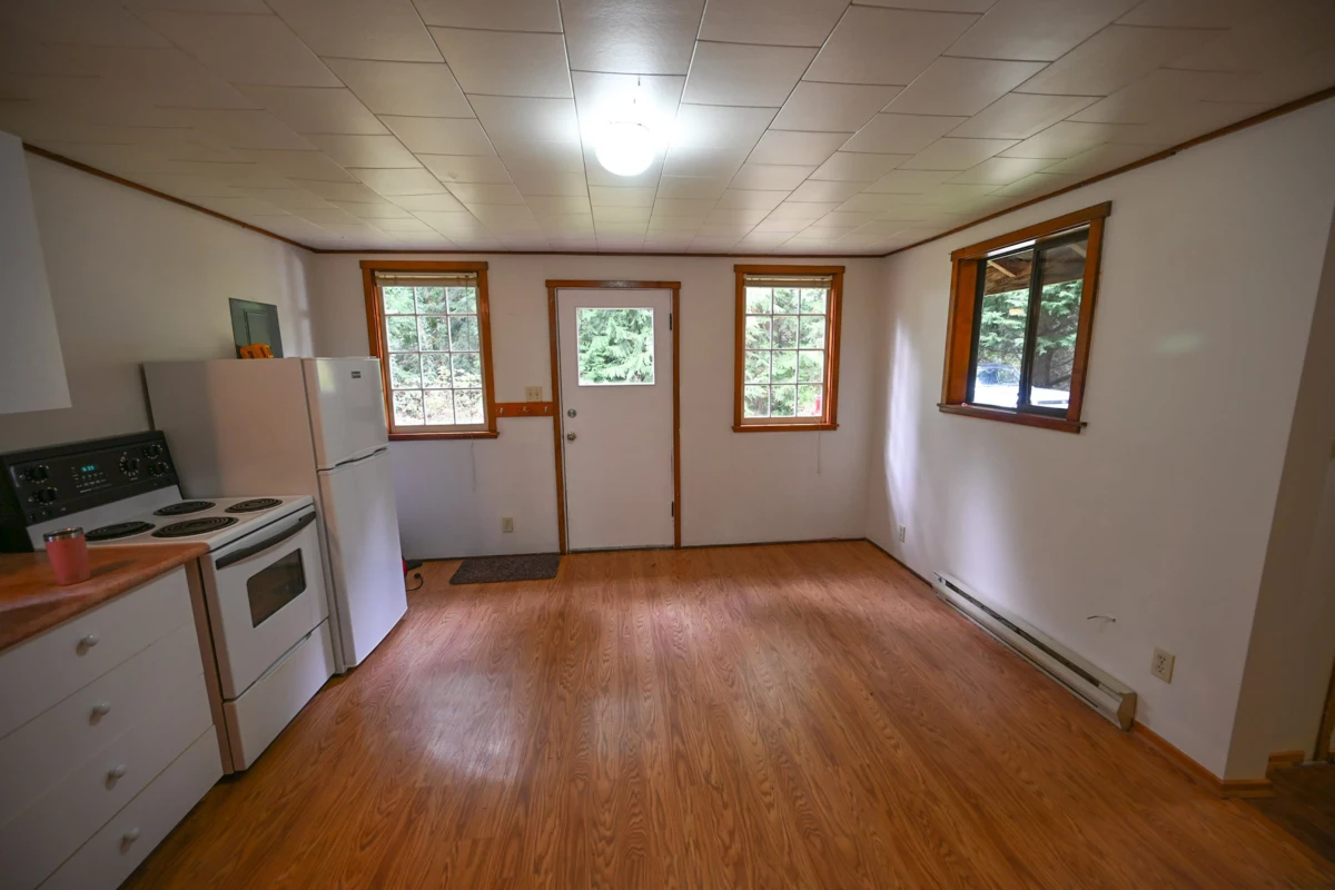 Kitchen Photo of 980 Woodley Road, Roberts Creek, BC