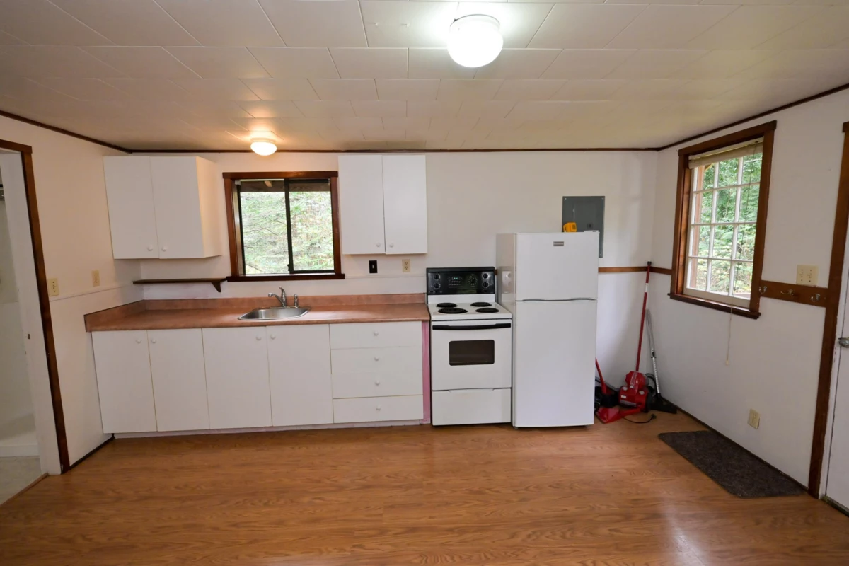 Living Room Photo of 980 Woodley Road, Roberts Creek, BC