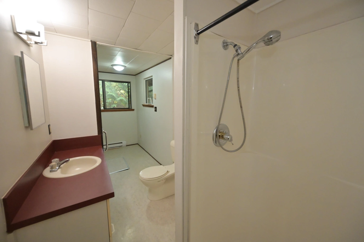 Walk-In Closet Photo of 980 Woodley Road, Roberts Creek, BC