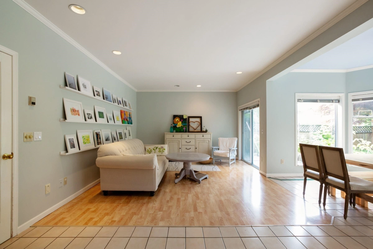 Breakfast Nook Photo of 13028 19a Avenue, Surrey, BC