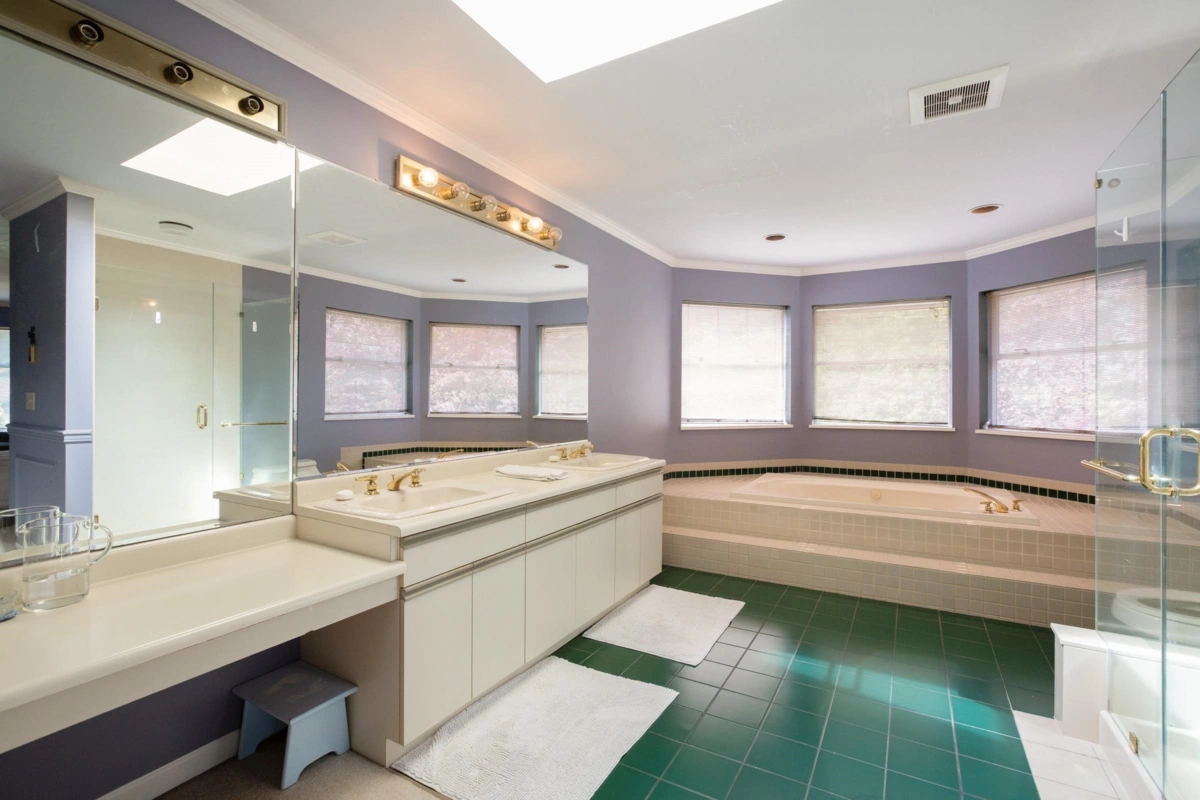 Entry Foyer Photo of 13028 19a Avenue, Surrey, BC