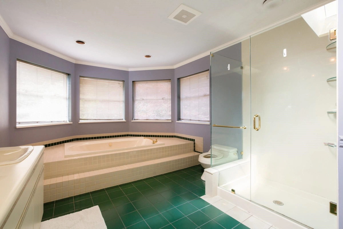 Hallway Photo of 13028 19a Avenue, Surrey, BC