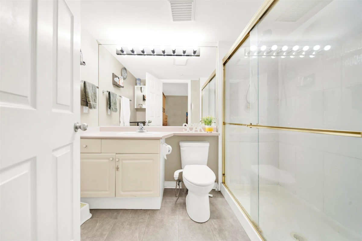 Entry Foyer Photo of 216 7171 121 Street, Surrey, BC