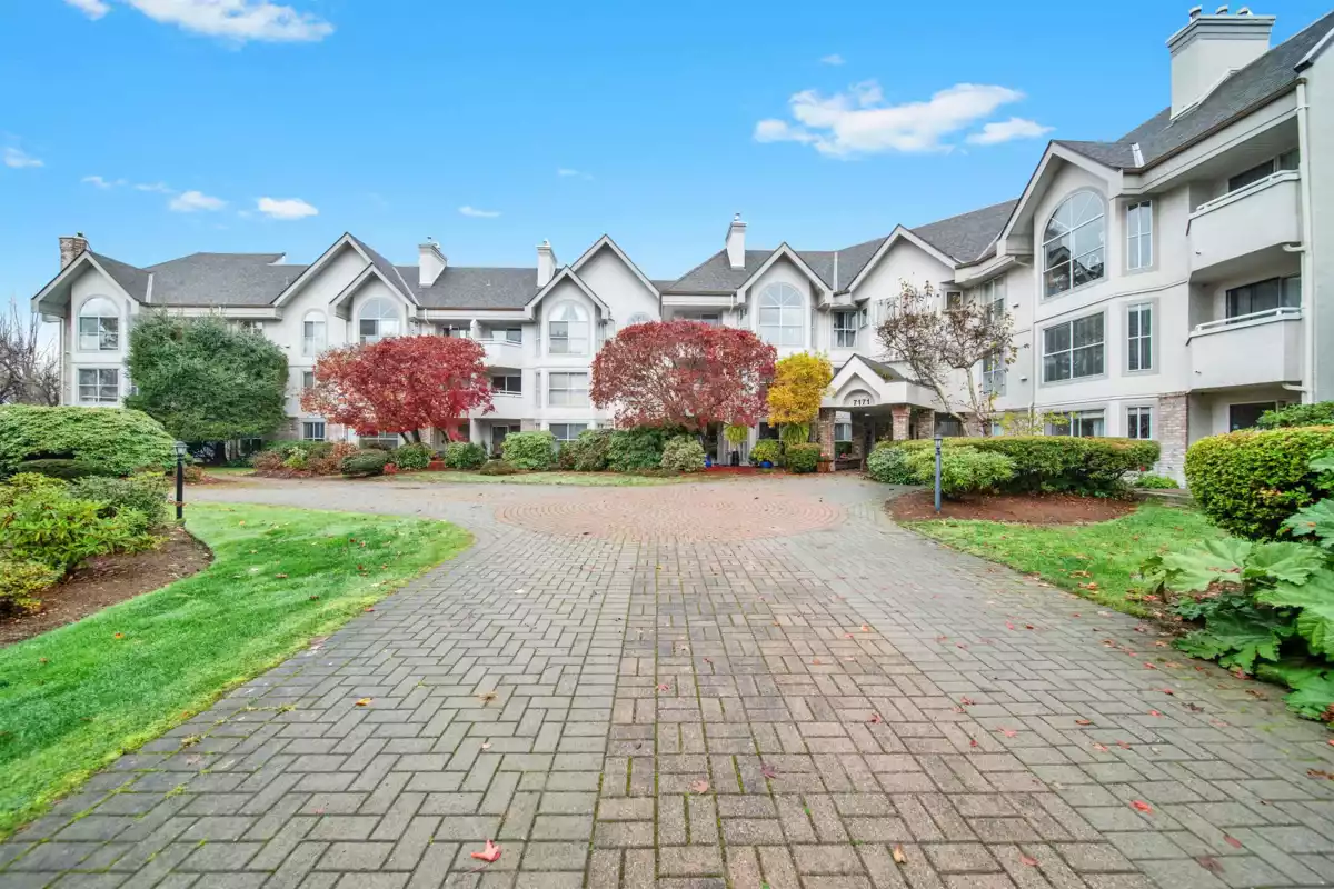 Front Yard Photo of 216 7171 121 Street, Surrey, BC