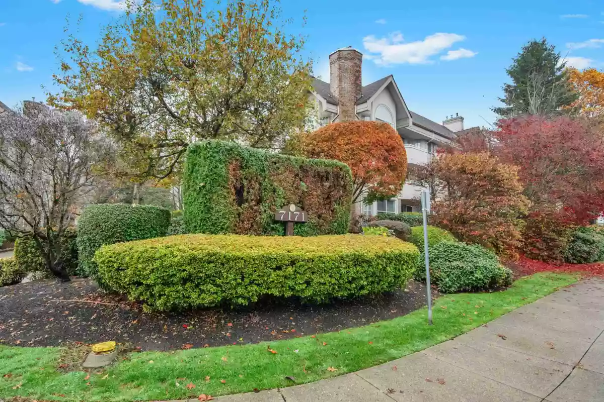 Garden / Landscaping Photo of 216 7171 121 Street, Surrey, BC