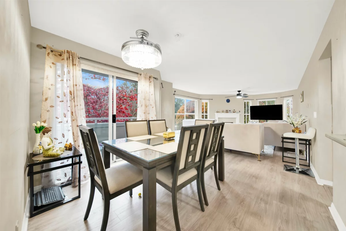 Kitchen Photo of 216 7171 121 Street, Surrey, BC