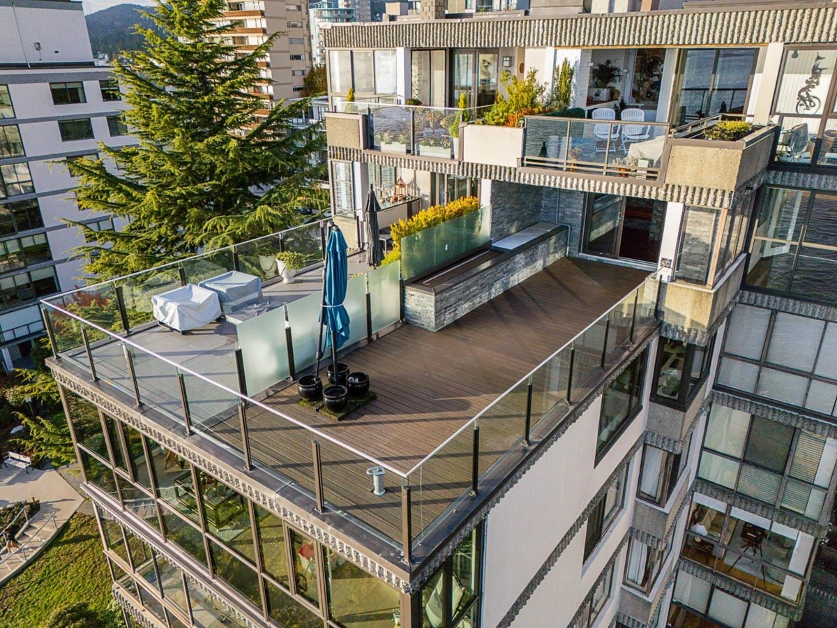 Backyard Photo of 602 2090 Argyle Avenue, West Vancouver, BC