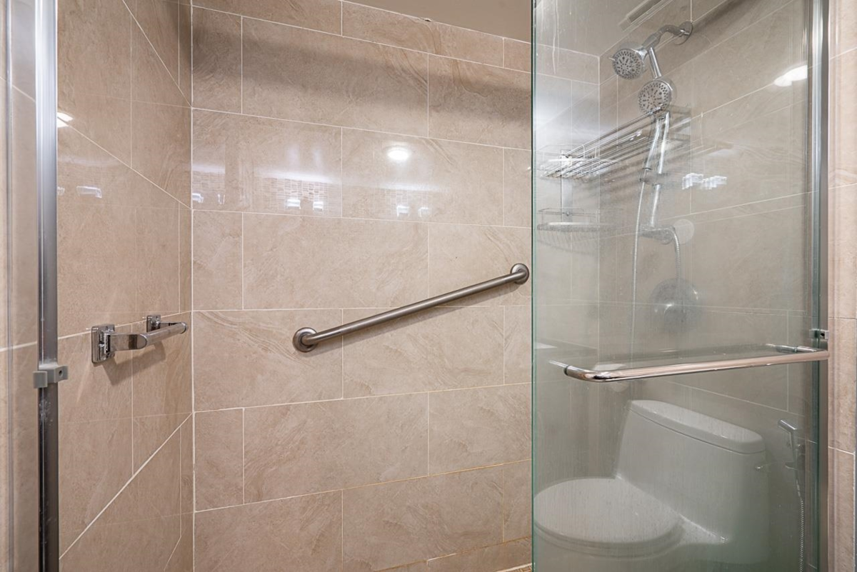 Entry Foyer Photo of 602 2090 Argyle Avenue, West Vancouver, BC