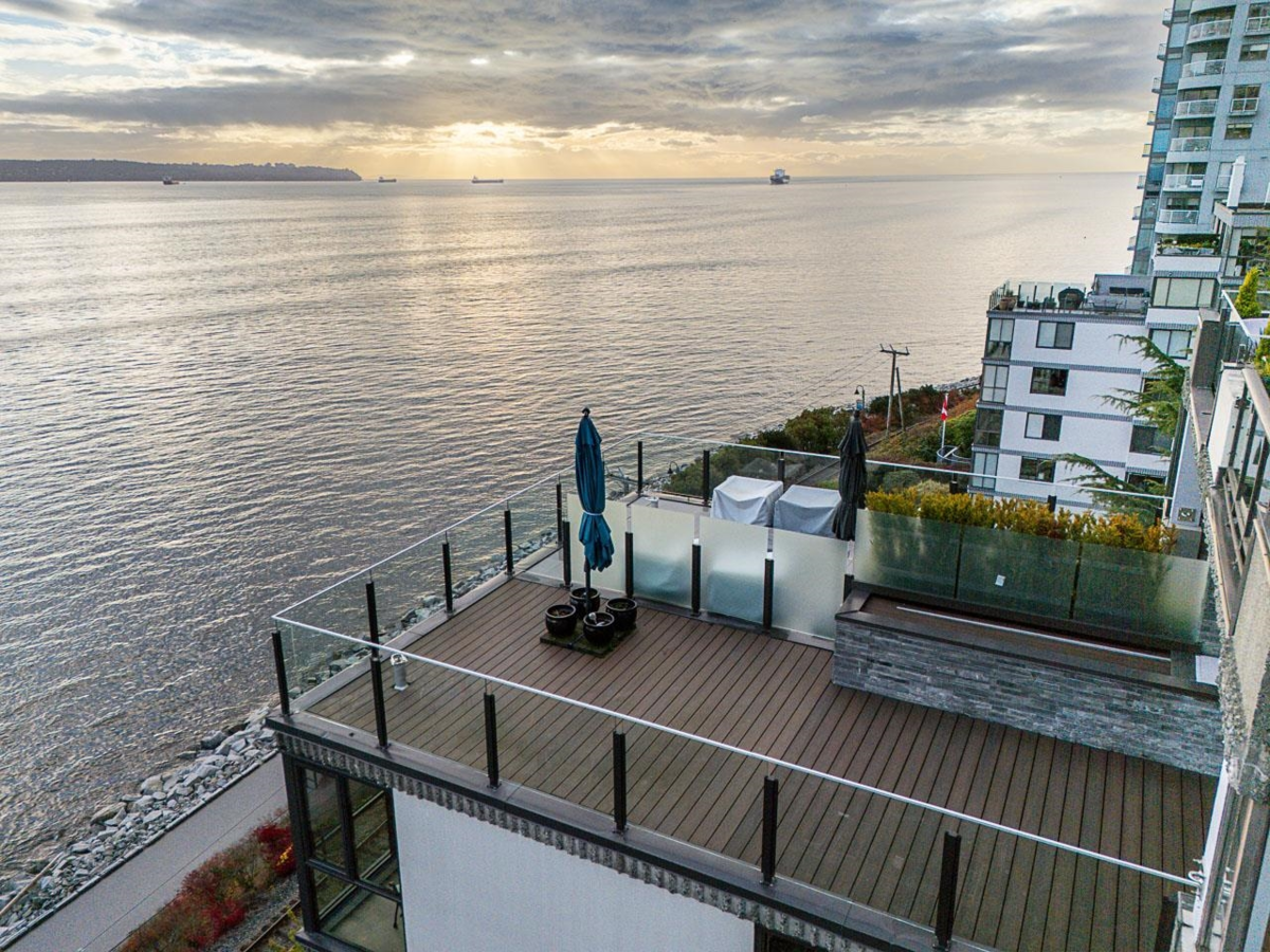Front Yard Photo of 602 2090 Argyle Avenue, West Vancouver, BC