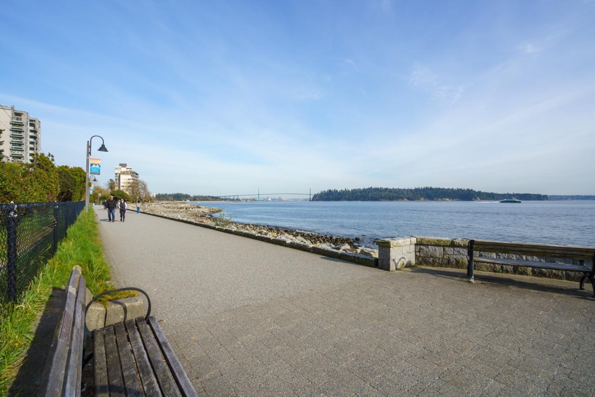 Garden / Landscaping Photo of 602 2090 Argyle Avenue, West Vancouver, BC