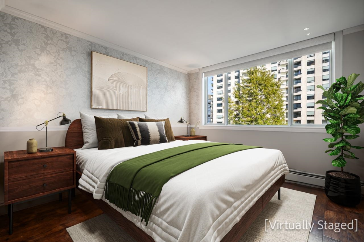 Hallway Photo of 602 2090 Argyle Avenue, West Vancouver, BC