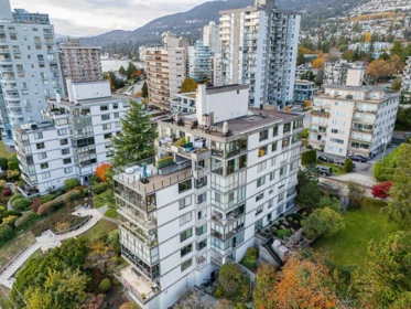 Outdoor Deck Photo of 602 2090 Argyle Avenue, West Vancouver, BC