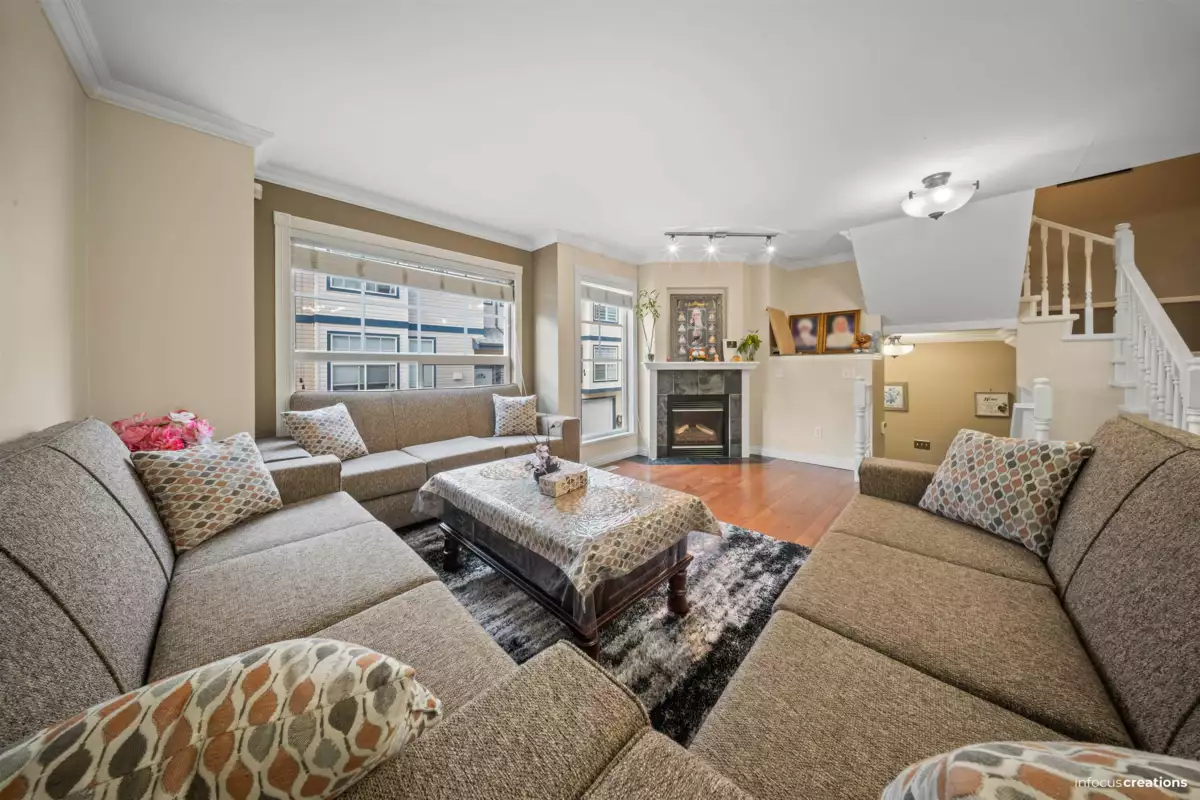 Kitchen Photo of 703 9118 149 Street, Surrey, BC