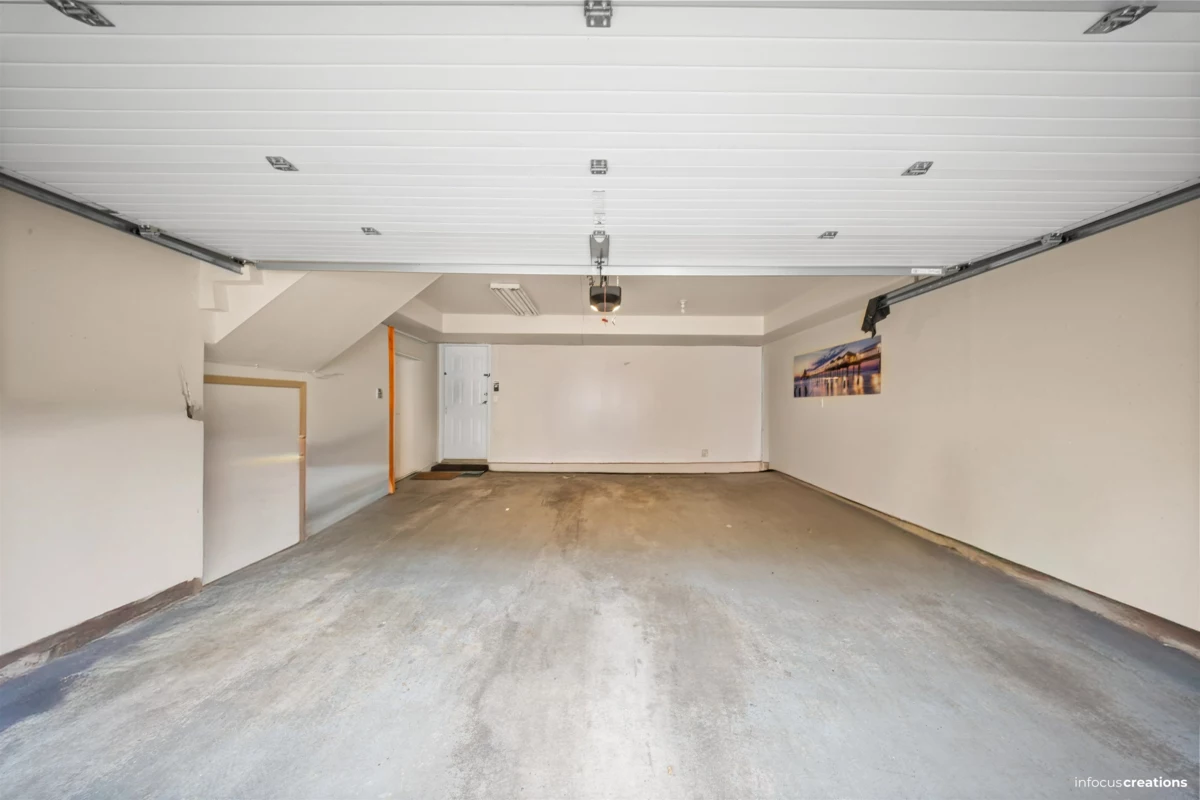 Mudroom Photo of 703 9118 149 Street, Surrey, BC