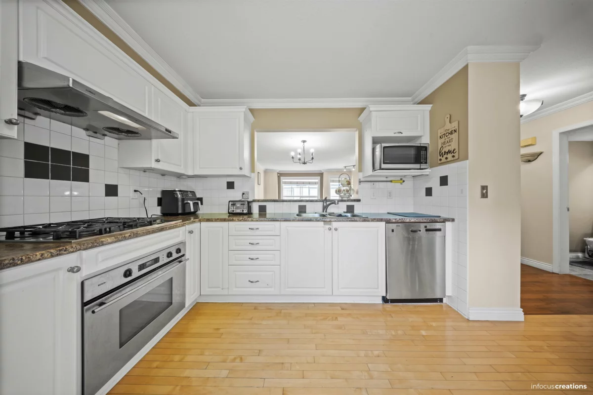 Primary Bathroom Photo of 703 9118 149 Street, Surrey, BC