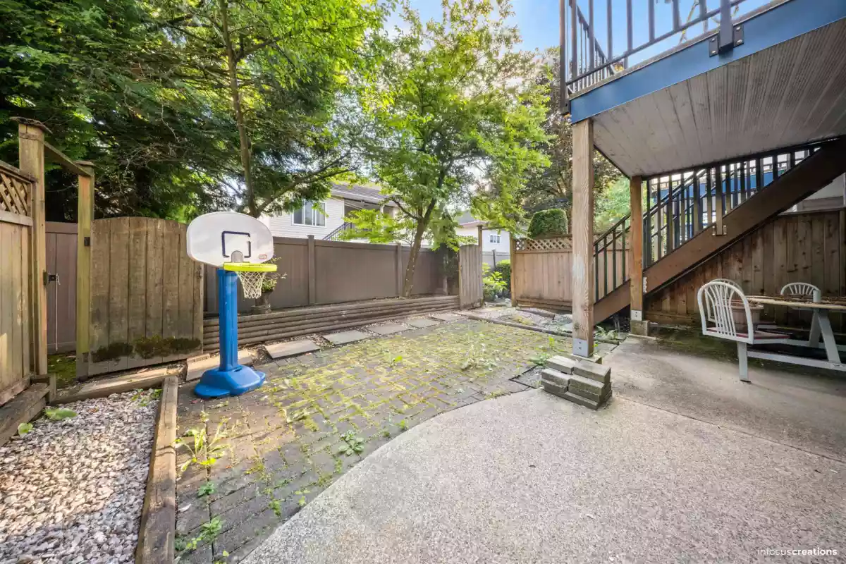 Staircase Photo of 703 9118 149 Street, Surrey, BC