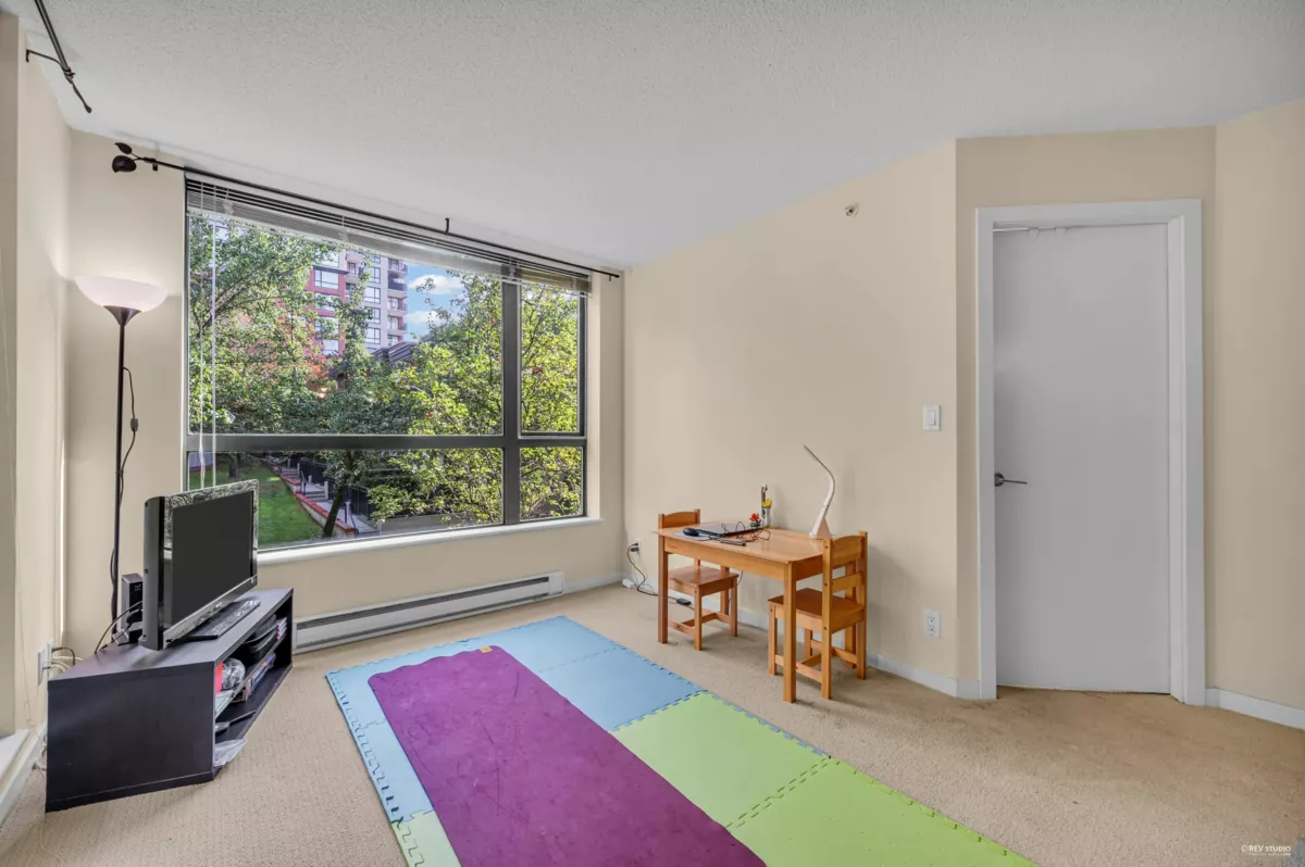 Breakfast Nook Photo of 304 833 Agnes Street, New Westminster, BC