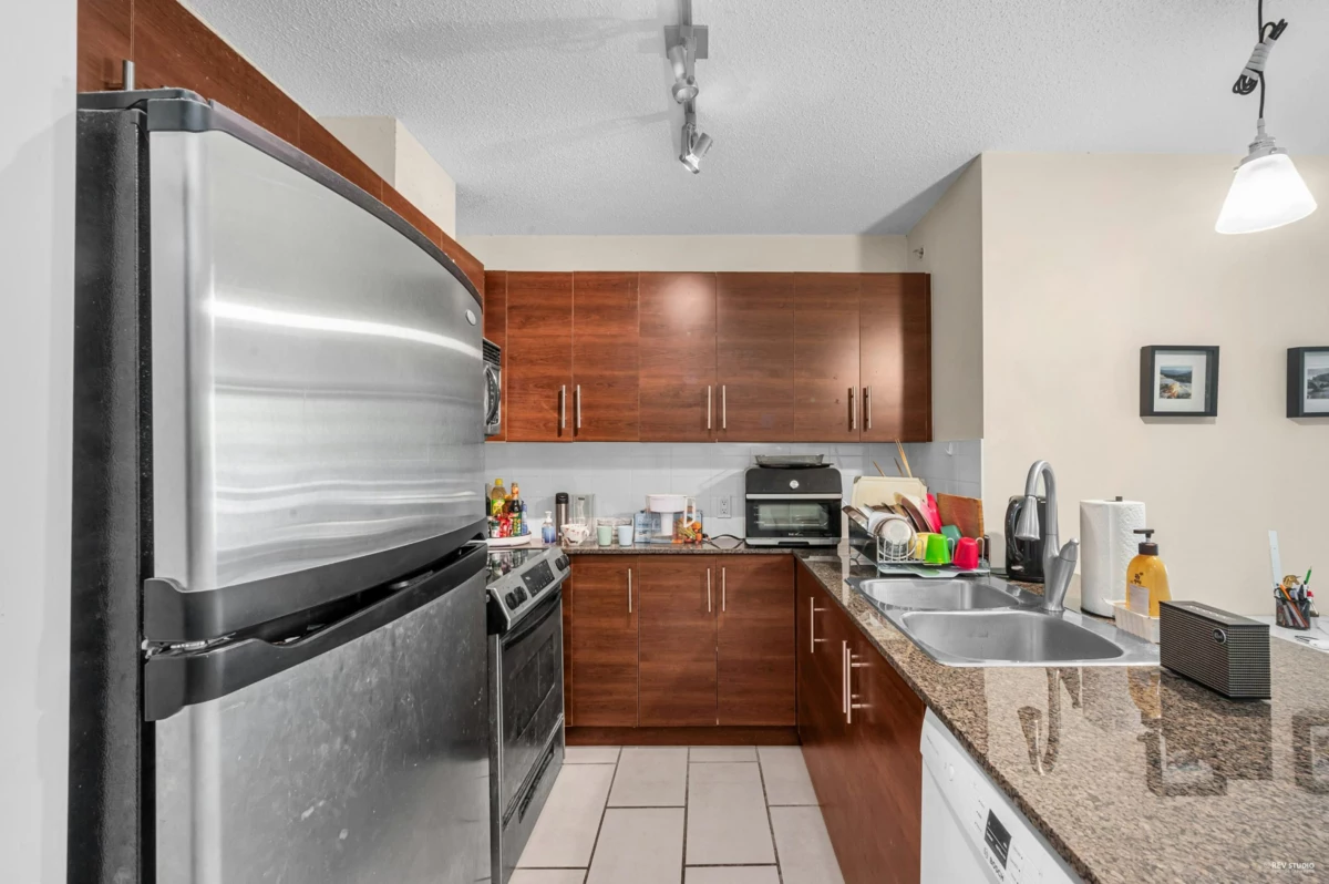 Family Room Photo of 304 833 Agnes Street, New Westminster, BC