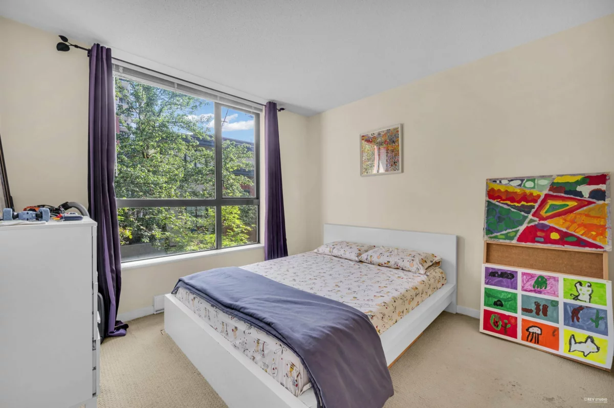 Walk-In Closet Photo of 304 833 Agnes Street, New Westminster, BC