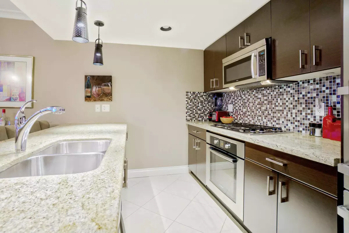 Breakfast Nook Photo of 903 133 E Esplanade, North Vancouver, BC