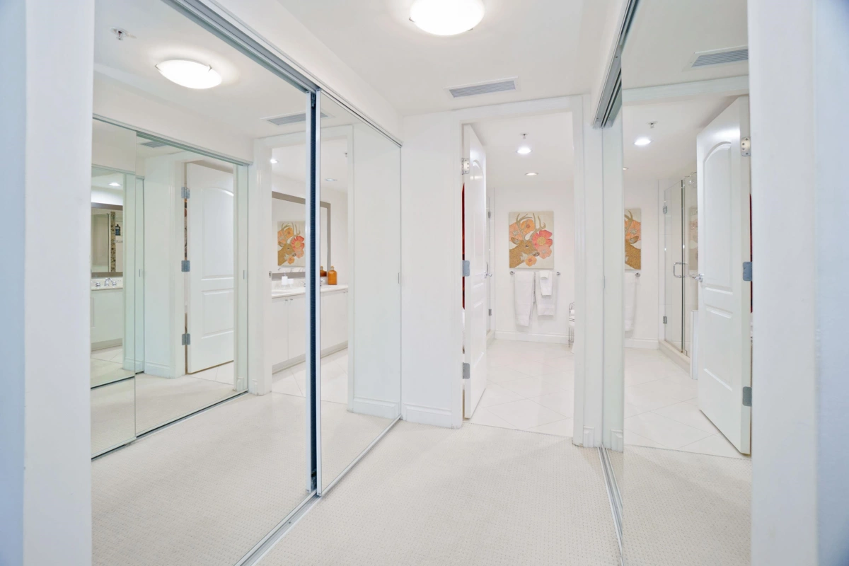 Guest Bathroom Photo of 903 133 E Esplanade, North Vancouver, BC