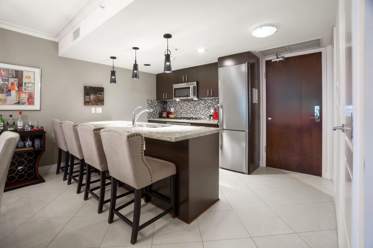 Kitchen Island Photo of 903 133 E Esplanade, North Vancouver, BC