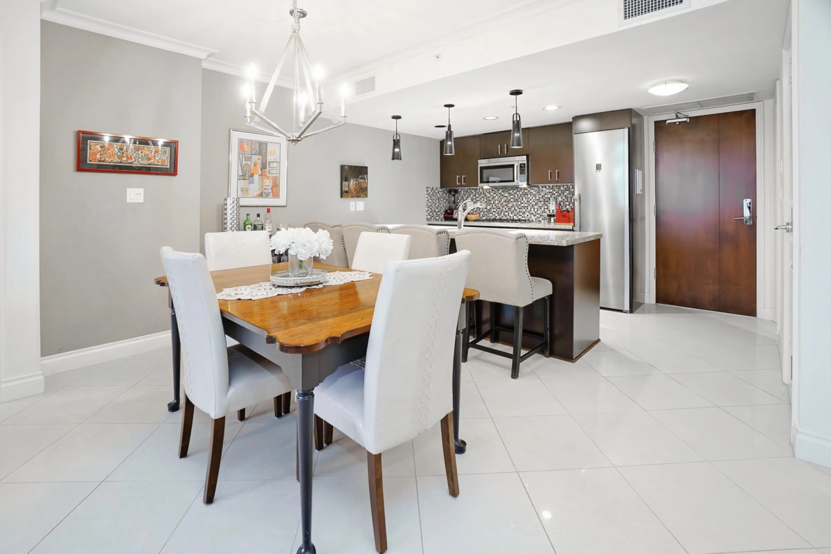 Kitchen Photo of 903 133 E Esplanade, North Vancouver, BC