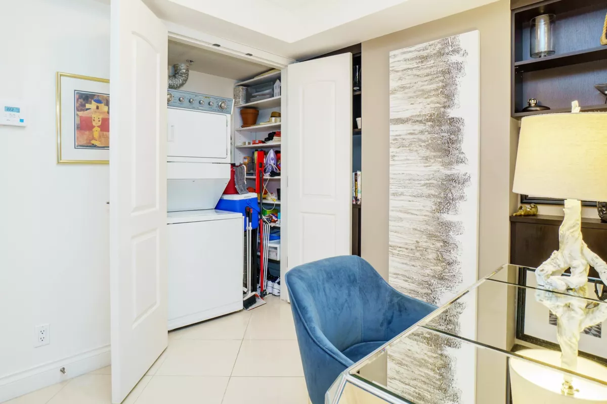 Walk-In Closet Photo of 903 133 E Esplanade, North Vancouver, BC