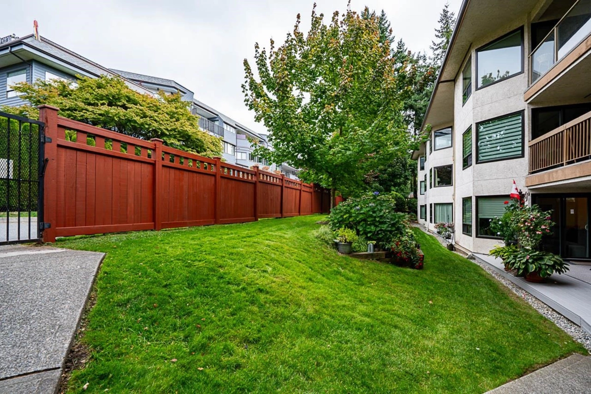 Backyard Photo of 519 1350 Vidal Street, White Rock, BC