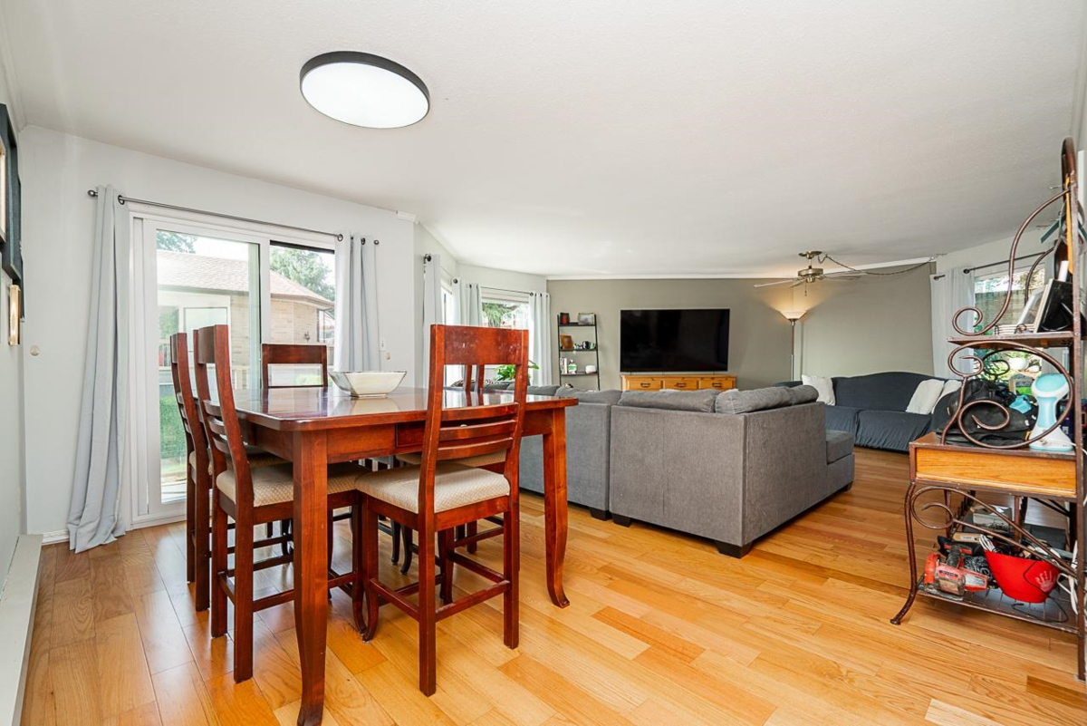 Breakfast Nook Photo of 519 1350 Vidal Street, White Rock, BC