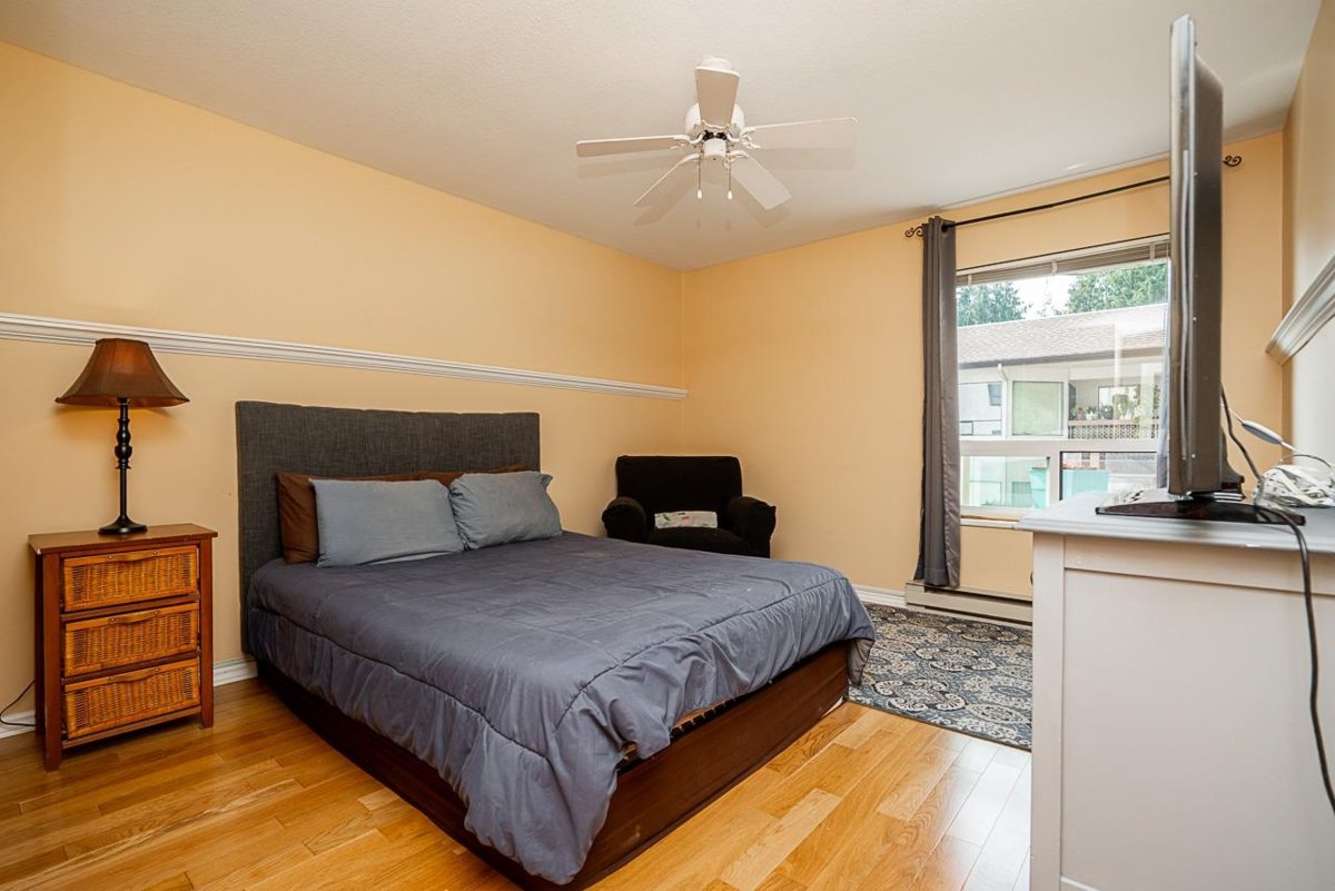 Guest Bathroom Photo of 519 1350 Vidal Street, White Rock, BC