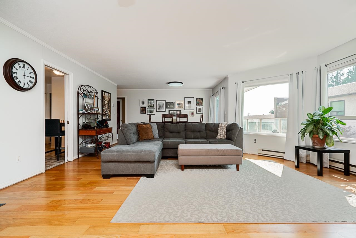Kitchen Island Photo of 519 1350 Vidal Street, White Rock, BC