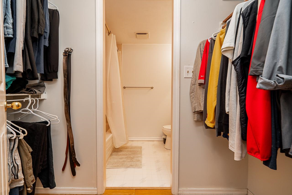 Mudroom Photo of 519 1350 Vidal Street, White Rock, BC