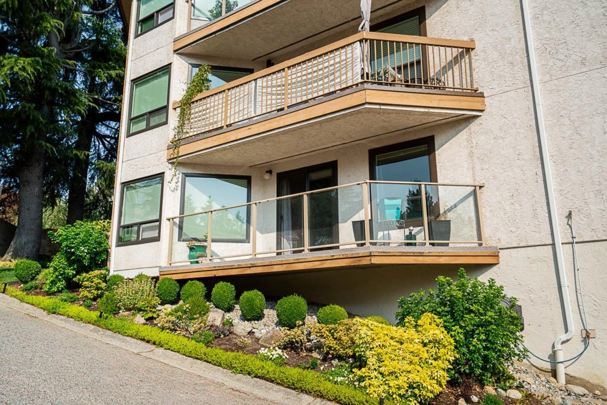Outdoor Deck Photo of 519 1350 Vidal Street, White Rock, BC