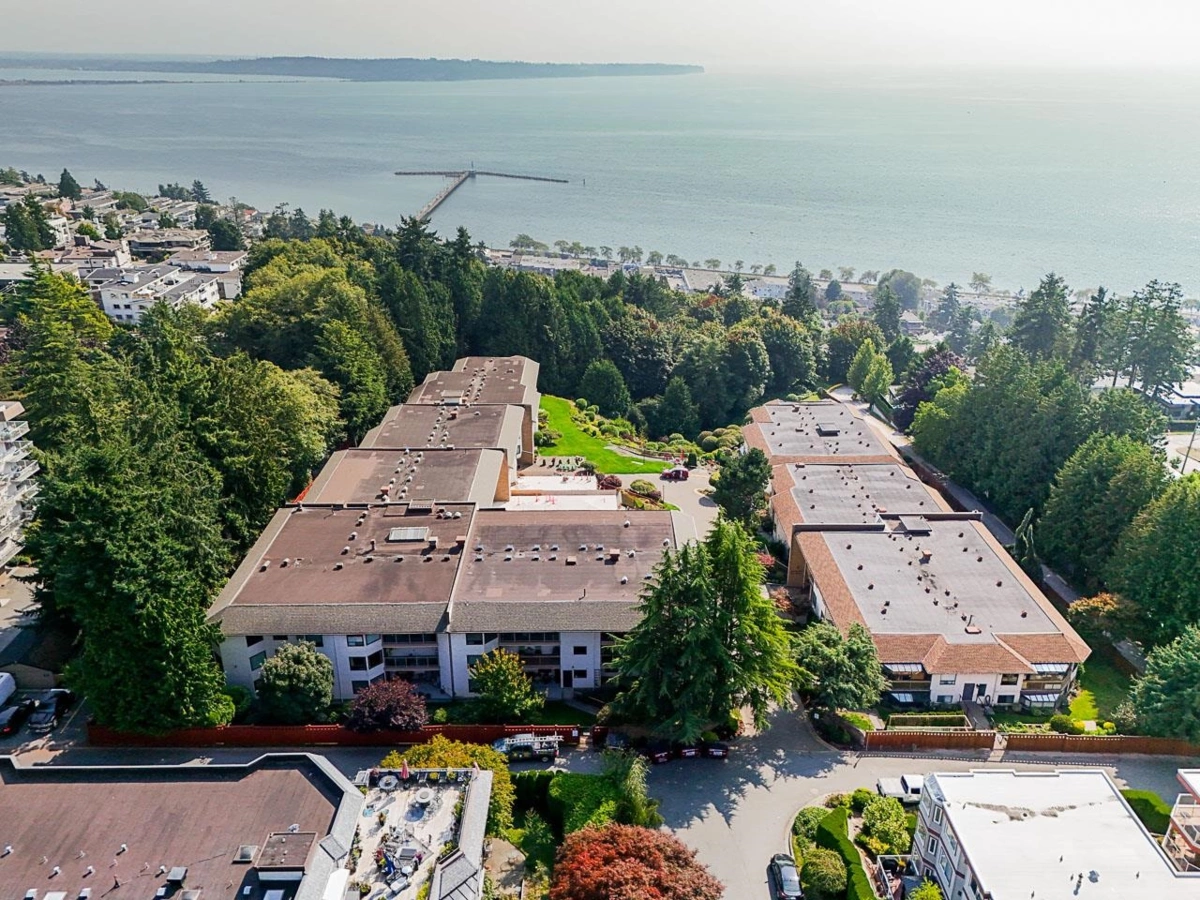 Outdoor Kitchen Photo of 519 1350 Vidal Street, White Rock, BC