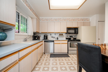 519 1350 Vidal Street, White Rock, BC, White Rock — Apartment/Condo for sale