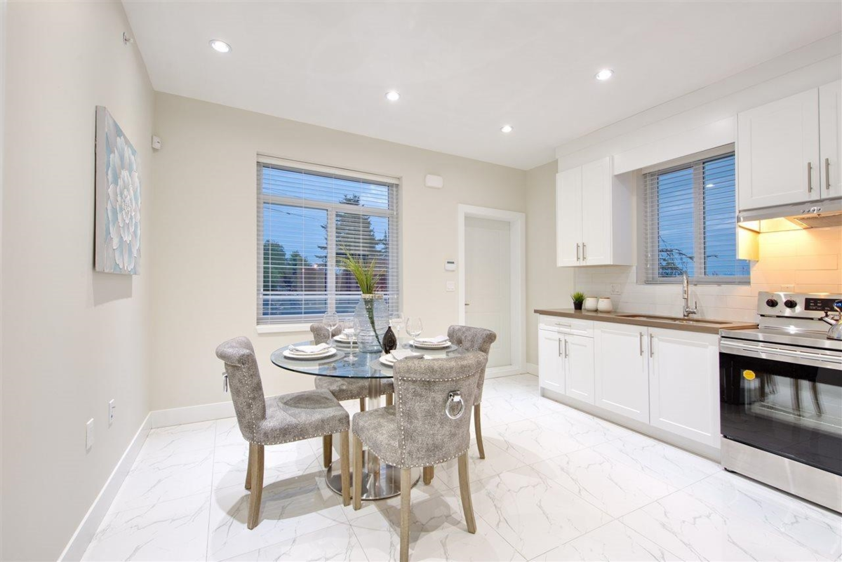 Primary Bathroom Photo of 215 E 64th Avenue, Vancouver, BC