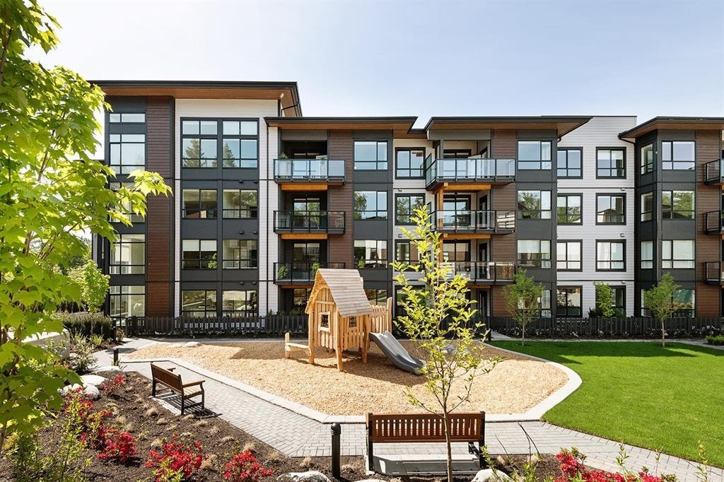 Entry Foyer Photo of 401 6438 Byrnepark Drive, Burnaby, BC