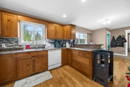 Guest Bathroom Photo of 30388 Sunset Crescent, Abbotsford, BC