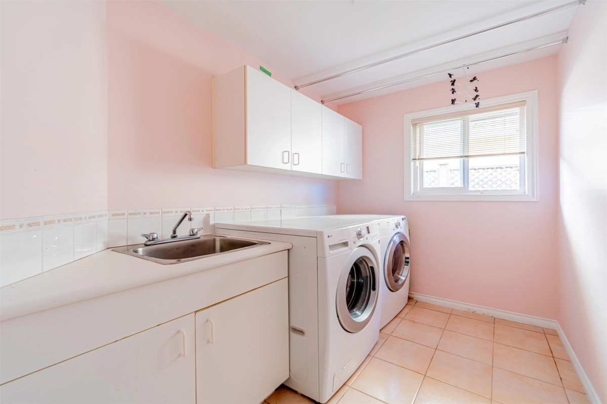Guest Bathroom Photo of 6660 Livingstone Place, Richmond, BC