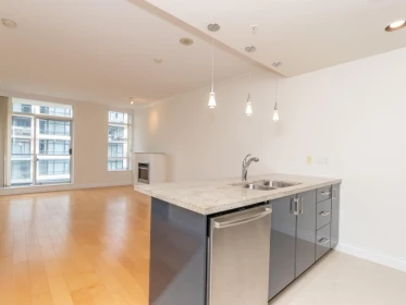803 162 Victory Ship Way, North Vancouver, BC, North Vancouver — Apartment/Condo for sale