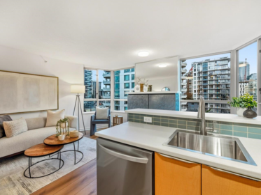 1407 1003 Pacific Street, Vancouver, BC, Vancouver — Apartment/Condo for sale
