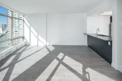 Kitchen Island Photo of 1402 1200 Alberni Street, Vancouver, BC