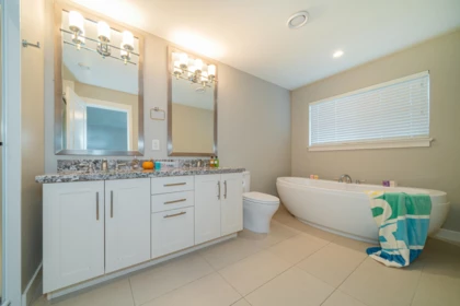 Hallway Photo of 4901 Cedar Springs Drive, Tsawwassen, BC