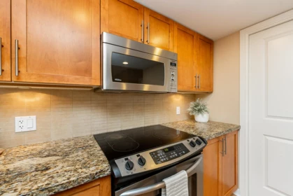 104 288 Ungless Way, Port Moody, BC, Port Moody — Apartment/Condo for sale