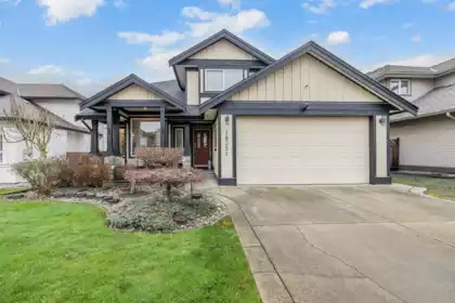 18351 68 Avenue, Surrey, BC, Cloverdale BC — 6 bed single family residence for sale