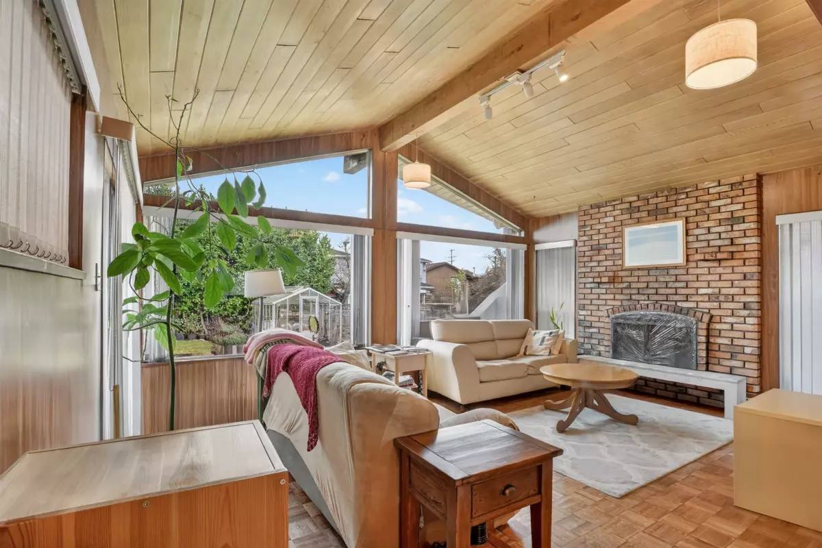 Kitchen Island Photo of 7290 11th Avenue, Burnaby, BC