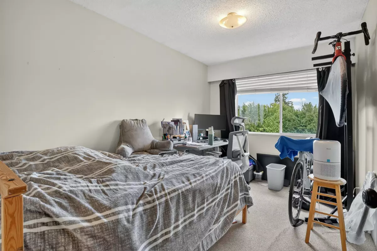 Walk-In Closet Photo of 7290 11th Avenue, Burnaby, BC