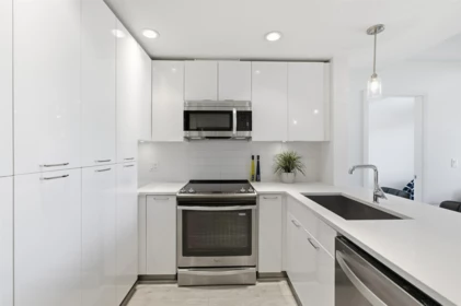 Kitchen Island Photo of 605 719 W 3rd Street, North Vancouver, BC